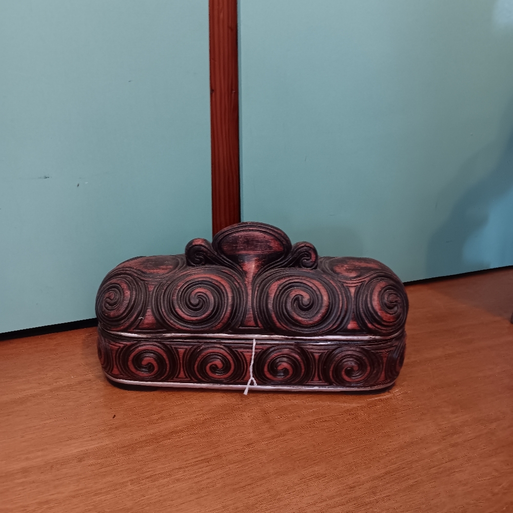 Decorative box - Picture 1 of 3